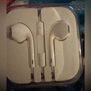 Apple new  Wired Earbuds with Inline Volume Remote iPhone 14 or less series